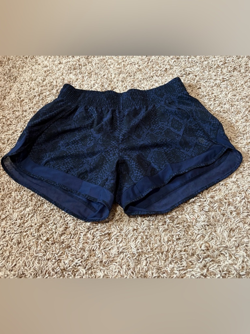 Athleta Mesh Racer Run Shorts 4” Navy Pattern Womens size Small